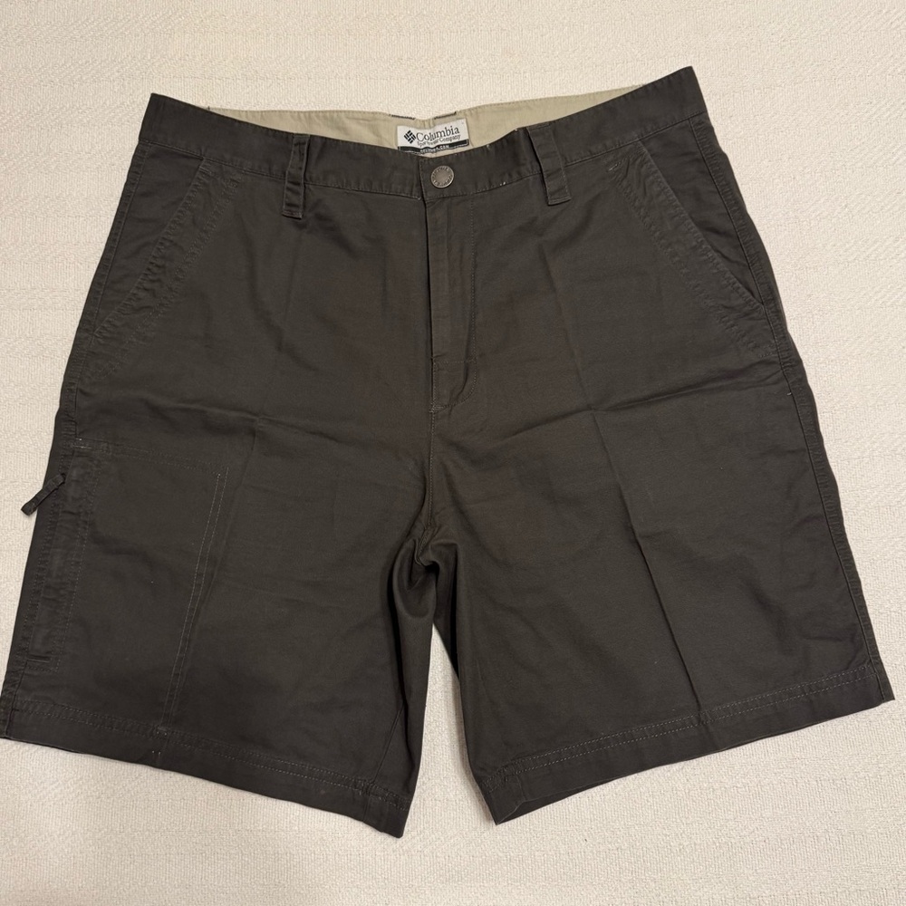 Columbia Men's Lt. Weight Cargo Shorts-NWOT